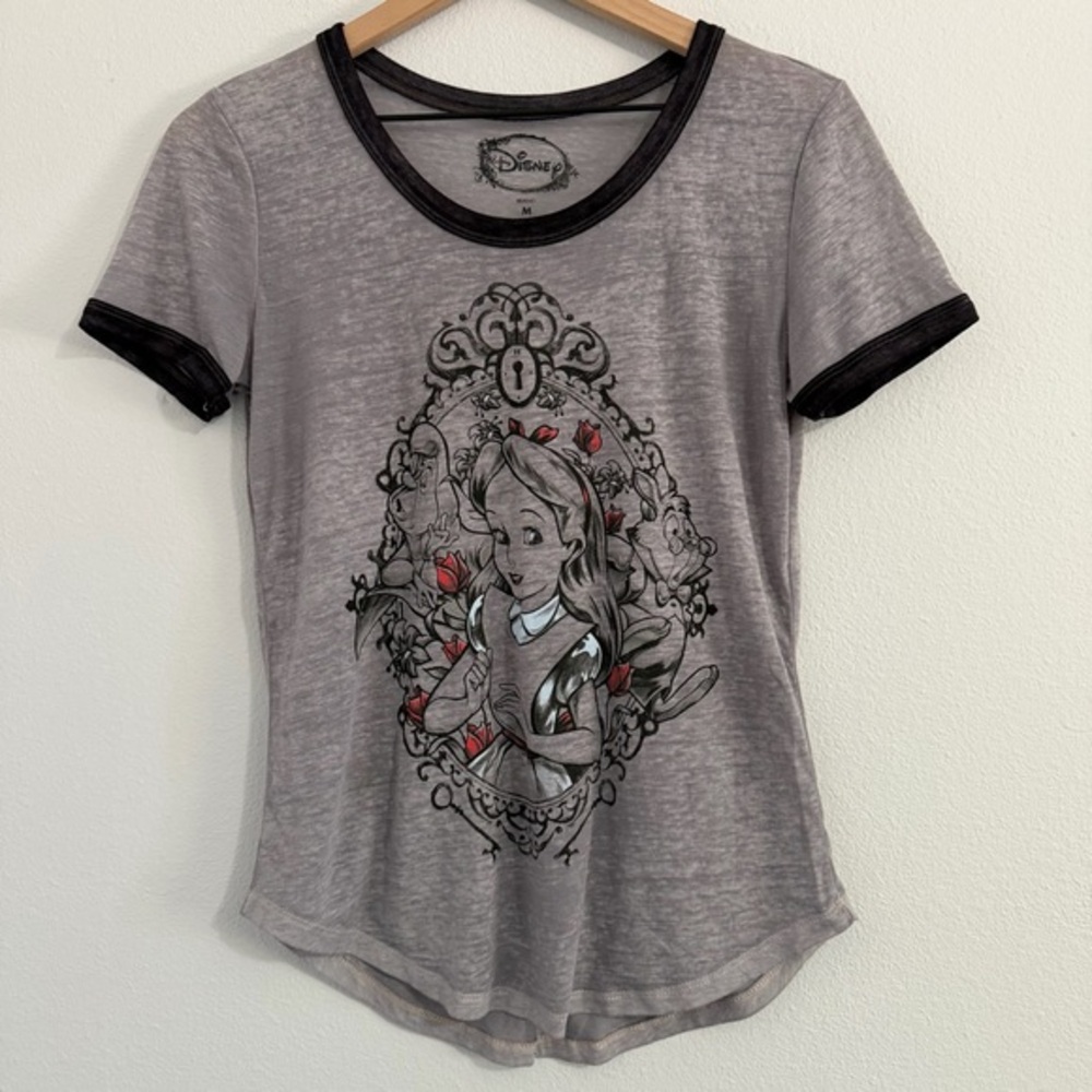 Hot Topic Disney - Alice in Wonderland Tee‎